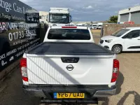 Used Nissan Navara Tekna 190 HP (139 kW) 2017 White Pickup