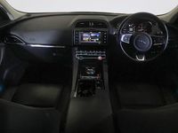 Second-hand Jaguar F-Pace Prestige 180 CP (132 kW) 2018 Negru SUV