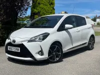 Used Toyota Yaris Design 111 HP (81 kW) 2017 White Hatchback