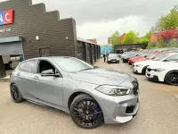 Usado BMW M135 Comfort Edition 306 CV (225 kW) 2023 Gris Utilitario