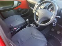 Used Peugeot 107 Active 68 HP (50 kW) 2012 Red Hatchback
