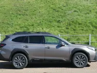 Begagnad Subaru Outback 2024 Guld Kombi