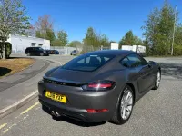 Usado Porsche 718 Cayman 350 HP (257 kW) 2018 Cinzento Coupé