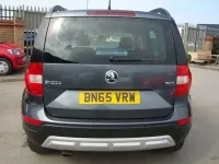 Usado Skoda Yeti SE 110 CV (80 kW) 2015 Gris SUV