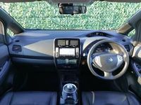 Begagnad Nissan Leaf Tekna 80 kW (109 HK) 2017 Röd Halvkombi
