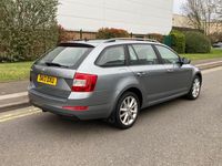 Begagnad Skoda Octavia Elegance 105 HK (77 kW) 2013 Grå Kombi