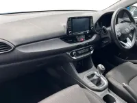Used Hyundai i30 SE 110 HP (80 kW) 2017 Blue Estate