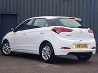 Used Hyundai i20 SE 84 HP (61 kW) 2017 White Hatchback