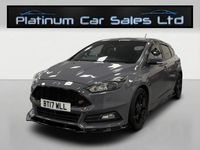 Usado Ford Focus ST 185 CV (136 kW) 2017 Gris Utilitario