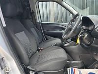 Begagnad Vauxhall Combo S 95 HK (69 kW) 2017 Silver Minibuss