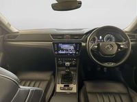Usado Skoda Superb SE L 150 CV (110 kW) 2020 Gris Familiar