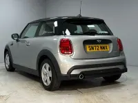 Usado Mini Cooper Classic 134 CV (98 kW) 2023 Plateado Utilitario