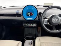 Begagnad Mini Cooper Hatch 154 HK (113 kW) 2024 Grön Halvkombi