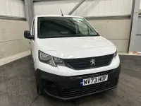 Używany Peugeot Partner Premium 100 KM (73 kW) 2023 Biały Minivan