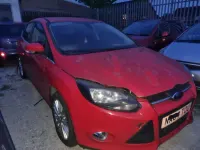 Begagnad Ford Focus Zetec 115 HK (84 kW) 2014 Röd Halvkombi