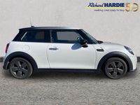 Begagnad Mini Cooper Classic 134 HK (98 kW) 2023 Vit Halvkombi