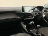Używany Peugeot 208 Allure 99 KM (72 kW) 2021 Żółty Hatchback