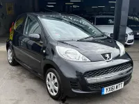 Begagnad Peugeot 107 68 HK (50 kW) 2011 Svart Halvkombi