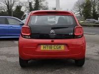Usado Citroën C1 Feel 68 CV (50 kW) 2018 Rojo Utilitario
