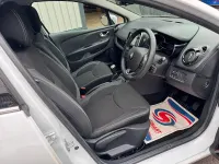 Used Renault Clio Iconic 90 HP (66 kW) 2018 White Hatchback