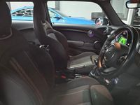 Usado Mini Cooper Hatch 136 HP (100 kW) 2020 Azul Citadino