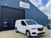 Begagnad Vauxhall Combo 100 HK (73 kW) 2023 Vit Minibuss