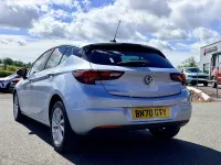 Usado Vauxhall Astra Business Edition 104 CV (76 kW) 2020 Gris Utilitario