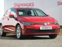 Begagnad VW Golf VIII Life 130 HK (95 kW) 2022 Röd Halvkombi