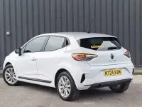 Used Renault Clio Evolution 90 HP (66 kW) 2024 White Hatchback