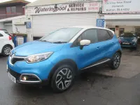 Used Renault Captur Dynamique 90 HP (66 kW) 2015 Blue/cream SUV