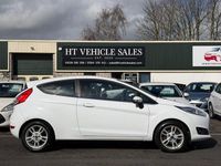 Used Ford Fiesta Zetec 82 HP (60 kW) 2016 White Hatchback