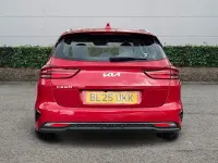 Usado Kia Ceed 138 HP (101 kW) 2025 Vermelho Citadino