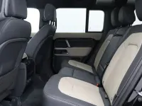 Käytetty Land Rover Defender SE Dynamic 245 HP (180 kW) 2023 Musta Katumaasturi