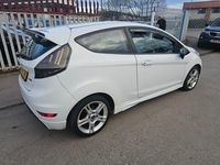 Used Ford Fiesta Zetec 2011 White Hatchback