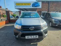 Used Toyota HiLux Active 204 HP (150 kW) 2025 Silver Pickup