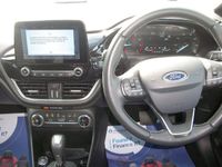 Begagnad Ford Fiesta Titanium 2019 Röd Halvkombi