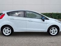 Usado Ford Fiesta Zetec 2016 Branco Citadino