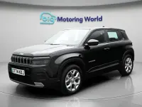 Begagnad Jeep Avenger Altitude 114 kW (156 HK) 2024 Svart SUV