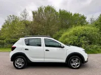 Used Dacia Sandero Lauréate 90 HP (66 kW) 2017 White Hatchback