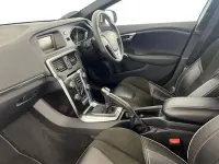 Used Volvo V40 R-Design 122 HP (89 kW) 2016 White Hatchback