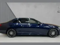 Usado Mercedes E300 AMG line 245 HP (180 kW) 2020 Azul Sedan