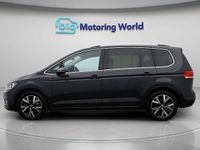 Usado VW Touran SEL 148 HP (108 kW) 2022 Cinzento Monovolume