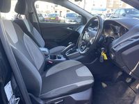 Usado Ford Focus Zetec 115 HP (84 kW) 2011 Preto Citadino