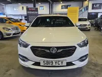 Used Vauxhall Insignia SRi 170 HP (125 kW) 2019 White Hatchback