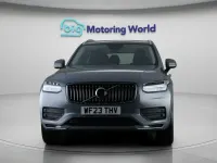 Begagnad Volvo XC90 Core 2023 Grå SUV