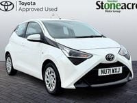 Used Toyota Aygo X-play 72 HP (52 kW) 2021 White Hatchback