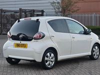 Used Toyota Aygo 68 HP (50 kW) 2011 White Hatchback