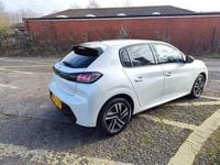 Used Peugeot 208 Allure+ 75 HP (55 kW) 2022 White Hatchback