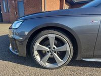 Usado Audi A4 Black Edition 163 CV (119 kW) 2020 Gris Berlina