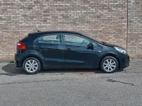Begagnad Kia Rio 2015 Svart Halvkombi